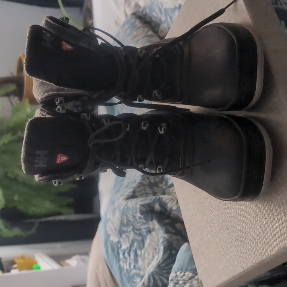 Helly Hansen winter boots size 7